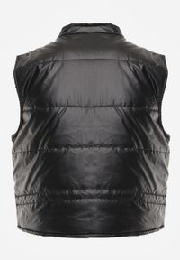 Renee - Czarna Kamizelka o Krótkim Kroju ze Ściągaczem w Talii i Naszywką Mevannae. Okazja: na spotkanie biznesowe. Kolor: czarny. Materiał: jeans. Długość: krótkie. Wzór: aplikacja. Styl: biznesowy, elegancki #4