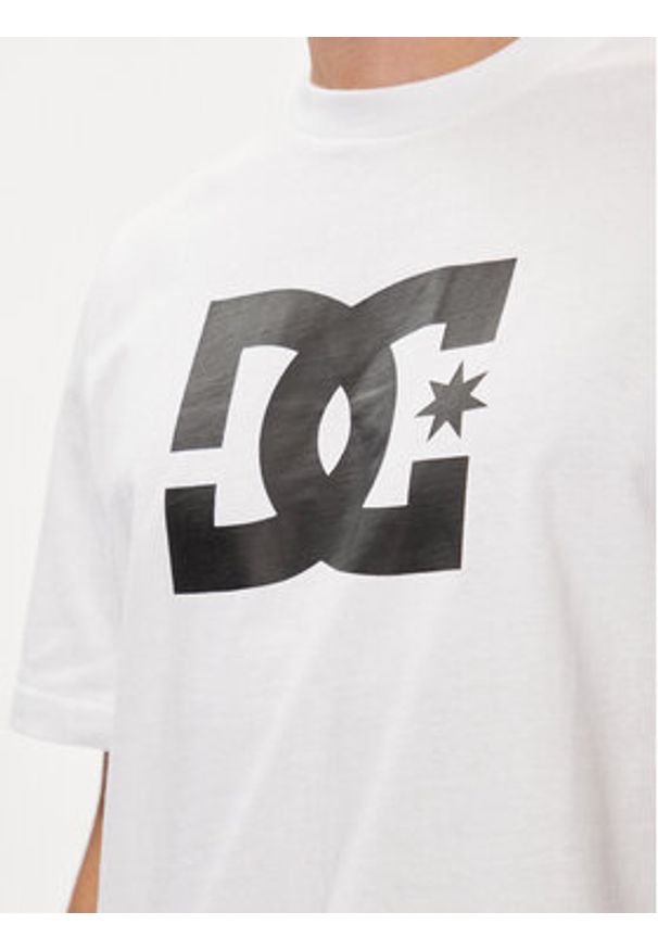 DC T-Shirt Star Hss ADYZT05373 Biały Relaxed Fit. Kolor: biały. Materiał: bawełna