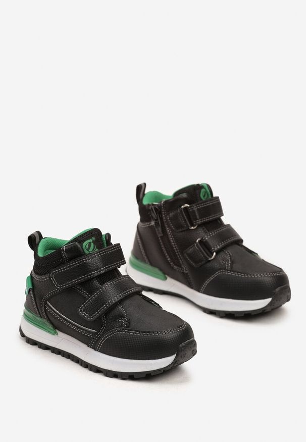 Born2be - Czarno-Zielone Płaskie Botki w Stylu Sneakersów Ozdobione Przeszyciami Derizia. Nosek buta: okrągły. Zapięcie: zamek. Kolor: czarny. Wzór: aplikacja. Styl: klasyczny