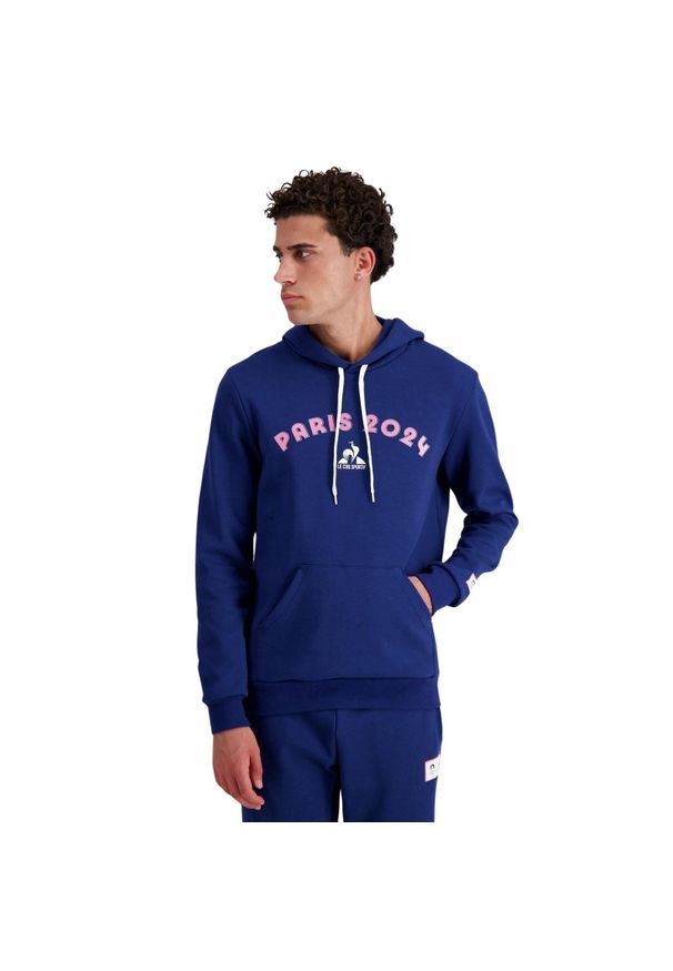 Bluza z kapturem Le Coq Sportif Graphic Paris 2024 N°2. Typ kołnierza: kaptur. Kolor: niebieski