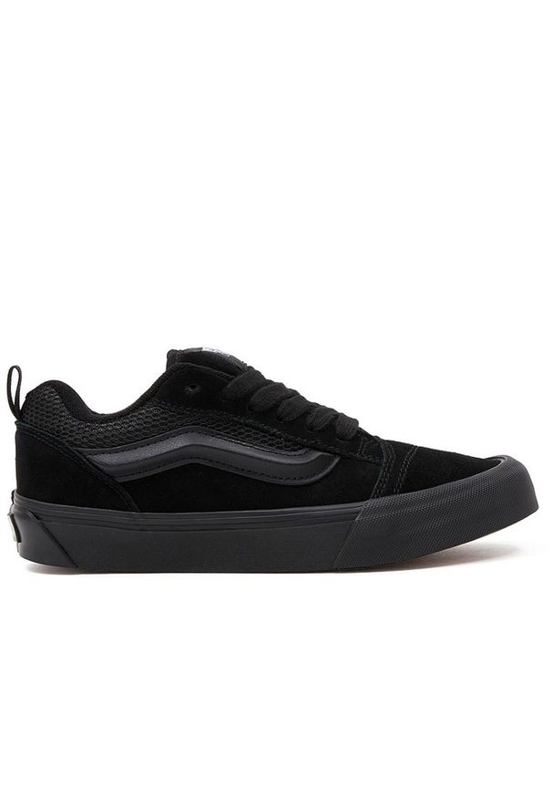 Buty Vans KNU Skool VN0009QCBKA1 - czarne. Okazja: na co dzień. Zapięcie: pasek. Kolor: czarny. Materiał: zamsz, tkanina, guma. Szerokość cholewki: normalna. Model: Vans Old Skool