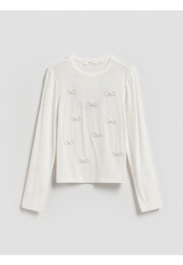 Reserved - Koszulka z cekinową aplikacją - złamana biel. Materiał: wiskoza. Wzór: aplikacja