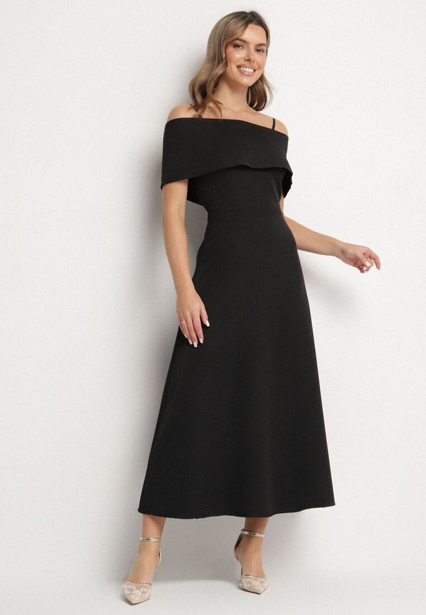 Born2be - Czarna Sukienka o Rozkloszowanym Kroju na Ramiączkach z Wywijanym Dekoltem Jenathia. Okazja: na ślub cywilny, na imprezę, na wesele, na studniówkę. Kolor: czarny. Długość rękawa: na ramiączkach