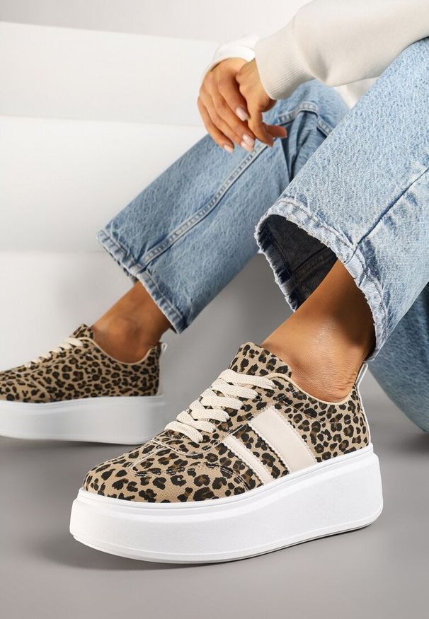 Born2be - Panterkowe Sneakersy Kultowe Tenisówki na Platformie z Koturnem Elisara. Okazja: na co dzień, na spacer. Zapięcie: sznurówki. Materiał: jeans. Obcas: na koturnie. Sport: turystyka piesza