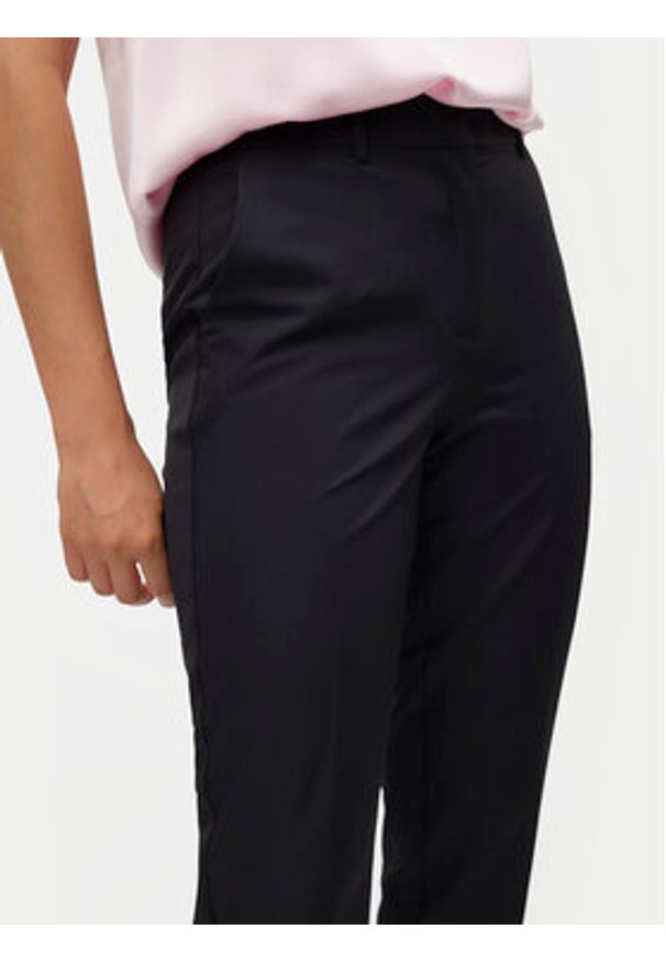 Vero Moda Chinosy Fenya 10313834 Czarny Tapered Fit. Kolor: czarny. Materiał: syntetyk