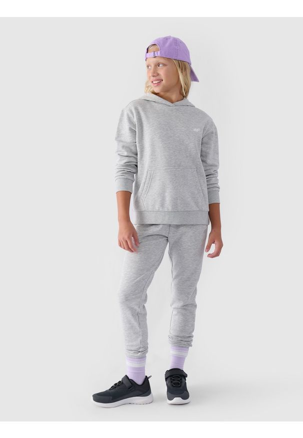 4f - 4F Spodnie dresowe joggery dziewczęce - szare 122 (6-7 lat). Okazja: na co dzień. Kolor: szary. Materiał: dresówka. Wzór: gładki, ze splotem. Sezon: lato. Styl: młodzieżowy, casual, sportowy