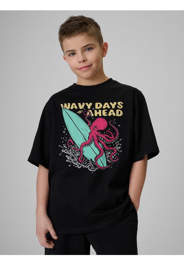 4f - 4F T-shirt loose z nadrukiem chłopięcy - czarny 122/128 (6-8 lat). Okazja: na co dzień. Kolor: czarny. Materiał: dzianina, skóra, bawełna. Wzór: nadruk. Sezon: lato. Styl: casual
