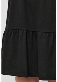 JDY - Jacqueline de Yong Sukienka kolor czarny mini rozkloszowana. Kolor: czarny. Materiał: dzianina. Wzór: gładki. Typ sukienki: rozkloszowane. Długość: mini #3