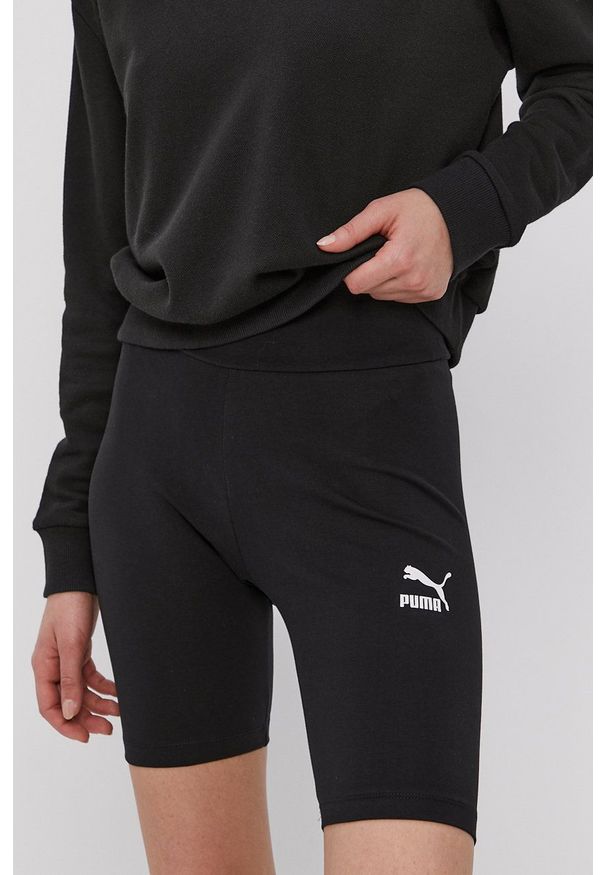 Puma szorty 530234 damskie kolor czarny z nadrukiem high waist. Stan: podwyższony. Kolor: czarny. Wzór: nadruk