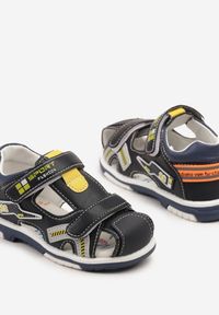 Born2be - Granatowe Sandały z Geometrycznym Wzorem Linasenia. Okazja: na co dzień. Zapięcie: rzepy. Kolor: niebieski. Wzór: geometria. Styl: klasyczny, casual