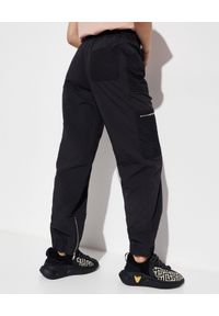 MONCLER - Czarne spodnie z kieszeniami. Kolor: czarny. Materiał: nylon #5