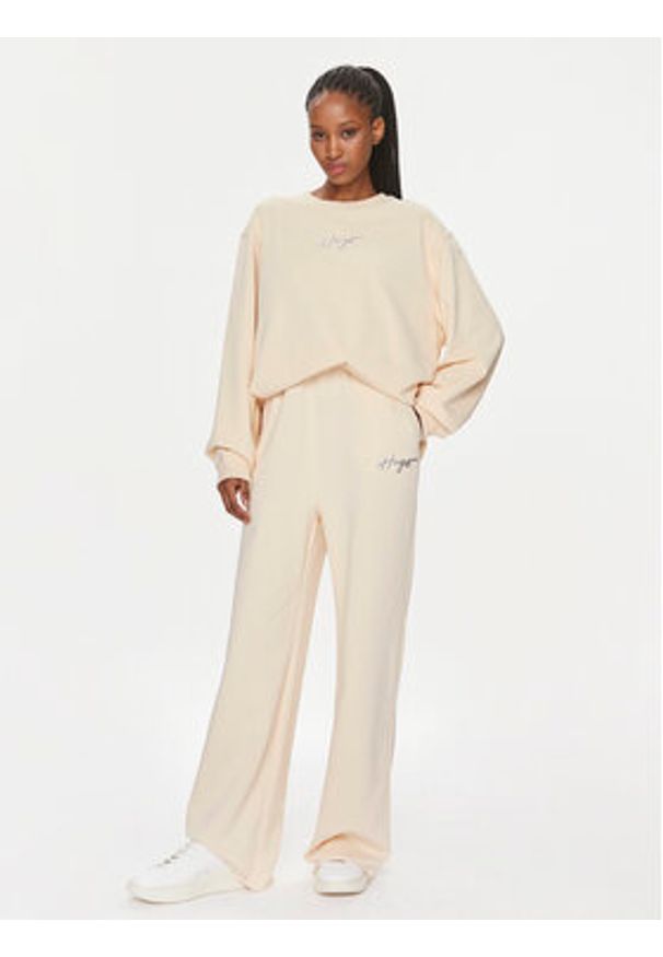 Hugo Bluza Classic 50508558 Beżowy Relaxed Fit. Kolor: beżowy. Materiał: bawełna