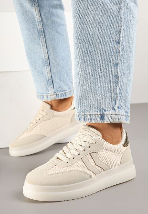 Born2be - Beżowe Sneakersy w Stylu Tenisówek z Geometrycznymi Paskami Falenira. Okazja: na spacer. Zapięcie: pasek. Kolor: beżowy. Materiał: jeans. Wzór: geometria. Sport: turystyka piesza