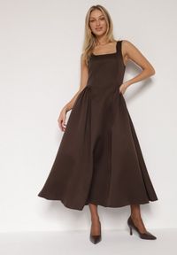 Born2be - Brązowa Rozkloszowana Sukienka na Szerokich Ramiączkach Reterna. Okazja: na imprezę. Typ kołnierza: dekolt kwadratowy. Kolor: brązowy. Długość rękawa: na ramiączkach. Styl: elegancki. Długość: mini #7