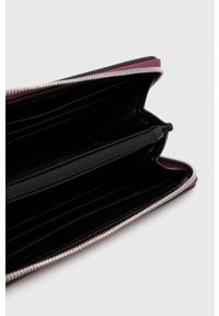 Calvin Klein Jeans portfel damski kolor fioletowy. Kolor: fioletowy #2