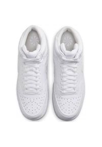 Buty sportowe młodzieżowe Nike Court Borough Mid. Kolor: biały. Model: Nike Court