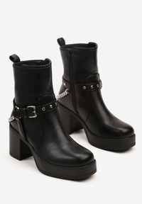 Born2be - Czarne Botki na Słupku z Ozdobnym Łańcuszkiem i Paskiem z Klamerką Calmerre. Zapięcie: pasek. Kolor: czarny. Materiał: jeans, skóra. Obcas: na słupku. Styl: klasyczny #3