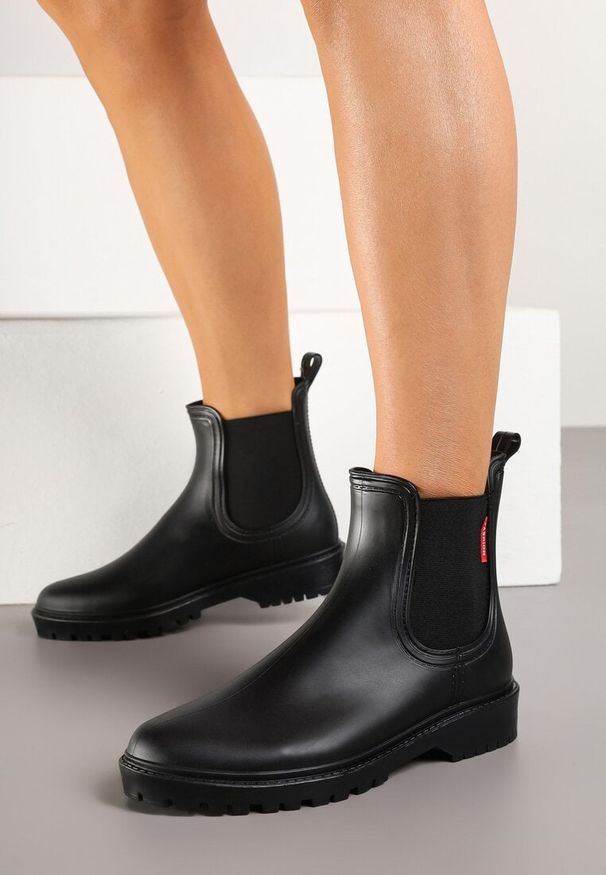 Renee - Czarne Kalosze z Elastyczną Wstawką Erlexia. Okazja: na co dzień. Kolor: czarny. Materiał: jeans. Obcas: na płaskiej podeszwie. Styl: casual