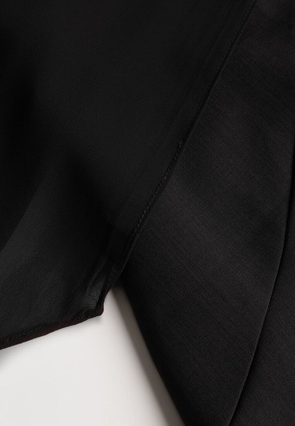 Renee - Czarna Wieczorowa Sukienka Bandeau z Dodatkowym Szalem Meridvia. Okazja: na studniówkę, na ślub cywilny, na wesele, na imprezę. Kolor: czarny. Długość rękawa: na ramiączkach. Styl: wizytowy