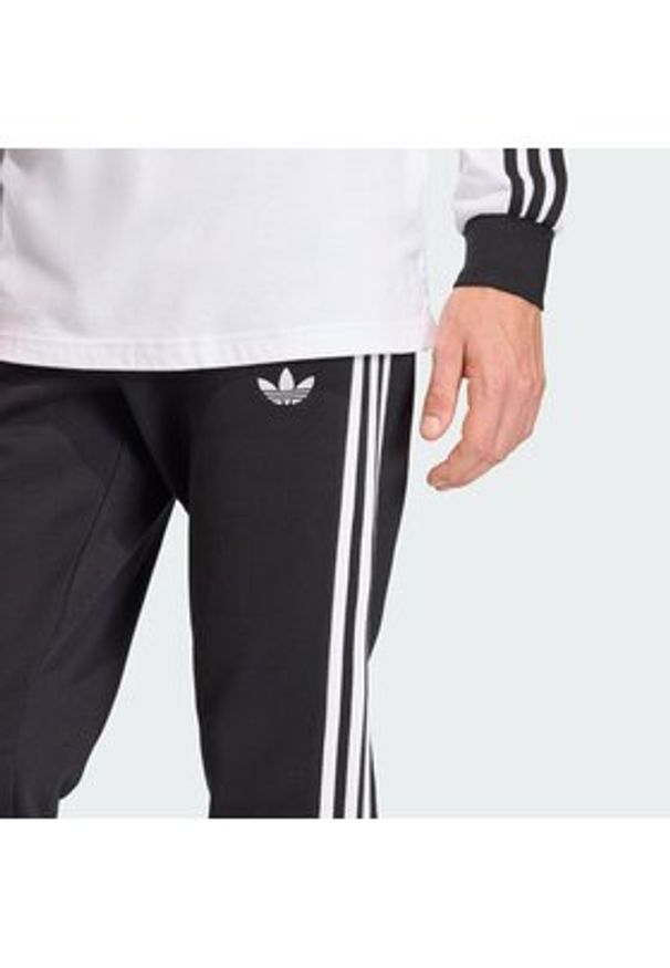 Adidas - adidas Spodnie dresowe 3-Stripes KE3562 Czarny Slim Fit. Kolor: czarny. Materiał: bawełna