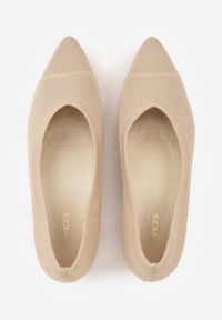 Renee - Ciemnobeżowe Czółenka VICES na Geometrycznym Słupku Daphilane. Nosek buta: otwarty. Kolor: beżowy. Materiał: skóra, materiał. Wzór: geometria. Obcas: na słupku. Wysokość obcasa: średni #8