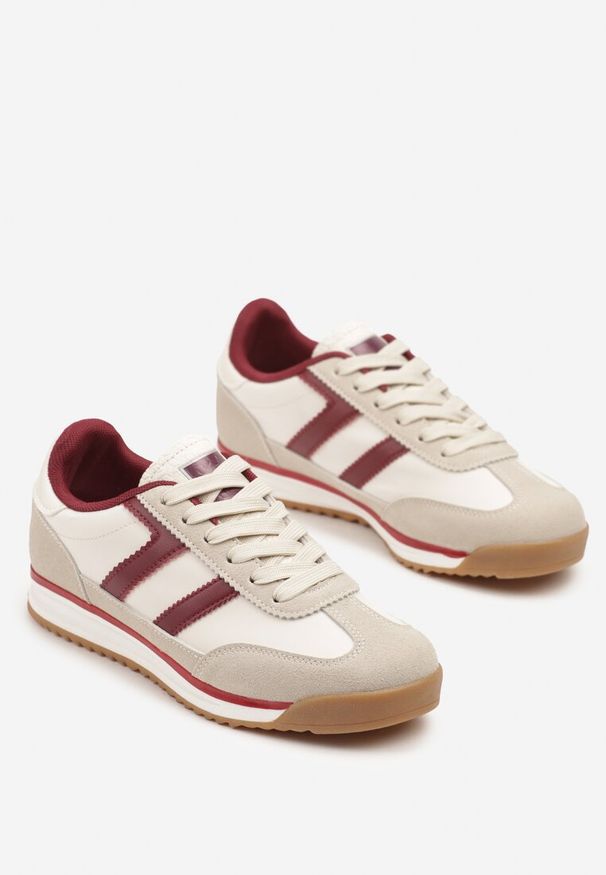 Renee - Beżowo-Bordowe Sneakersy z Geometrycznym Wzorem Eravania. Okazja: na co dzień. Kolor: beżowy. Materiał: jeans. Wzór: geometria