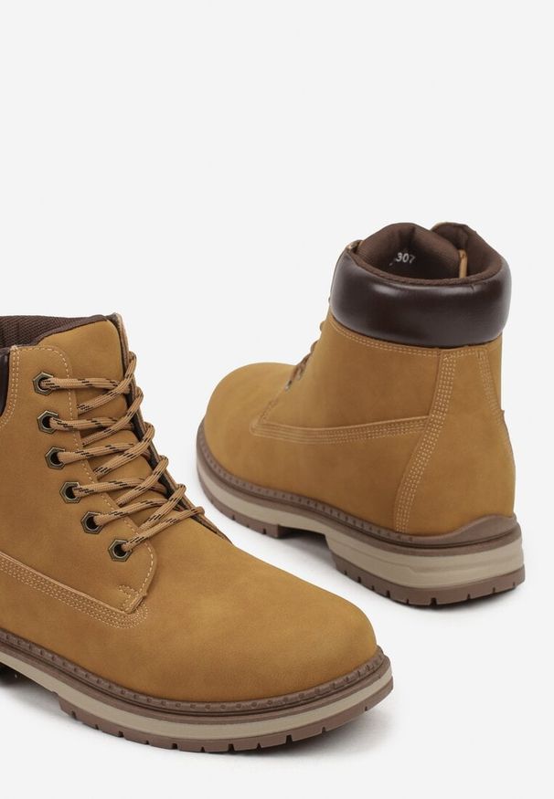 Born2be - Jasnobrązowe Trzewiki Trapery Ozdobione Przeszyciami Tiovira. Kolor: brązowy. Materiał: jeans. Wzór: aplikacja