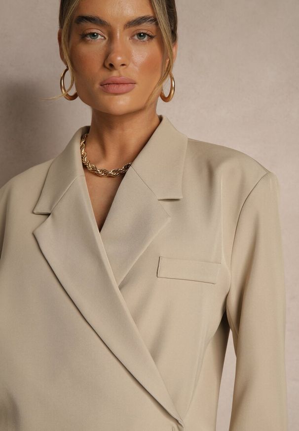 Renee - Beżowa Pudełkowa Marynarka Dwurzędowa o Fasonie Oversize Cornelise. Okazja: na co dzień, na spotkanie biznesowe. Kolor: beżowy. Materiał: jeans. Styl: elegancki, biznesowy, casual