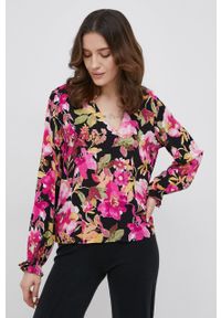 Vero Moda Bluzka damska kolor różowy w kwiaty. Okazja: na co dzień. Kolor: różowy. Materiał: tkanina, materiał, wiskoza. Wzór: kwiaty. Styl: casual #1