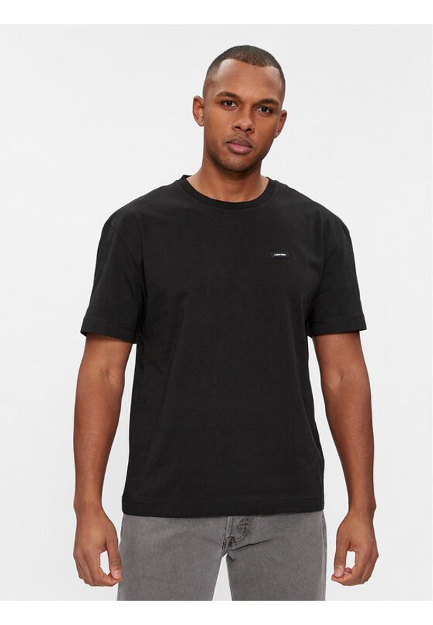 Calvin Klein T-Shirt K10K112749 Czarny Comfort Fit. Kolor: czarny. Materiał: bawełna