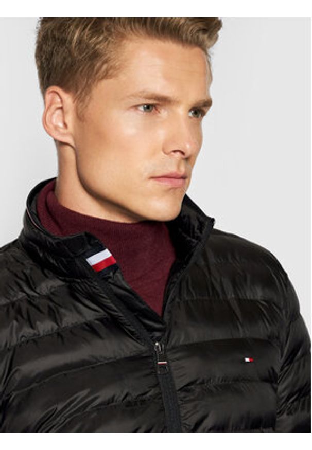 TOMMY HILFIGER - Tommy Hilfiger Kurtka przejściowa Core Circular MW0MW18763 Czarny Regular Fit. Kolor: czarny. Materiał: syntetyk