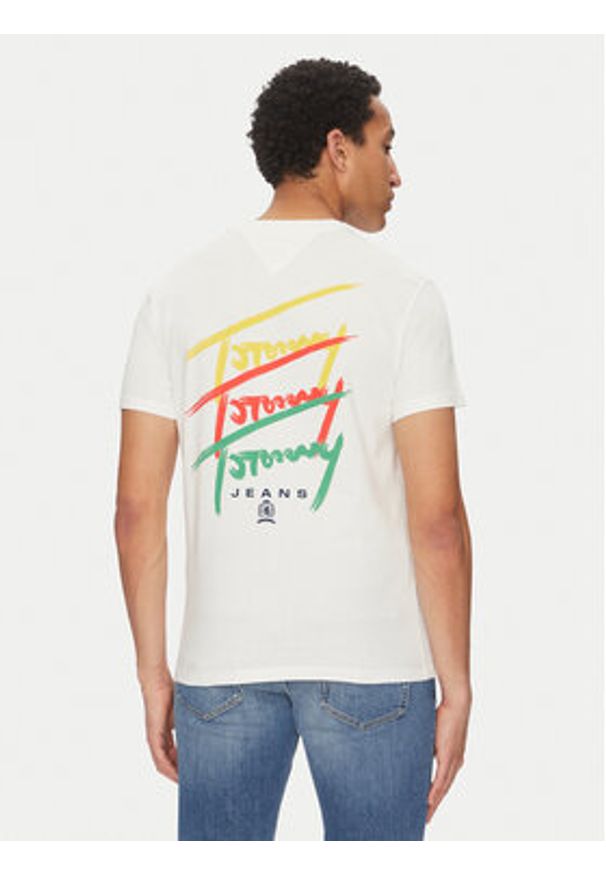 Tommy Jeans T-Shirt Twisted Signature DM0DM20771 Biały Regular Fit. Kolor: biały. Materiał: bawełna