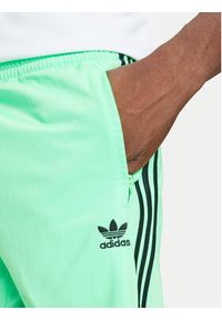 Adidas - adidas Szorty sportowe adicolor Firebird JY1340 Zielony Regular Fit. Kolor: zielony. Materiał: syntetyk. Styl: sportowy #4