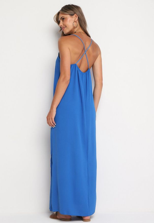 Born2be - Niebieska Taliowana Sukienka na Ramiączkach Rivaniell. Okazja: na imprezę, na co dzień. Kolor: niebieski. Materiał: jeans. Długość rękawa: na ramiączkach. Typ sukienki: oversize. Styl: casual, elegancki