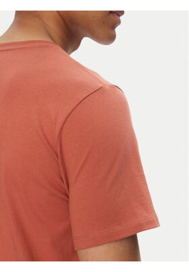 Levi's® T-Shirt Original Housemark 85641-0040 Czerwony Standard Fit. Kolor: czerwony. Materiał: bawełna