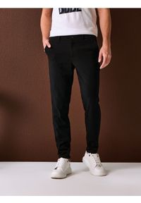 Sinsay - Spodnie chino - czarny. Kolor: czarny #1