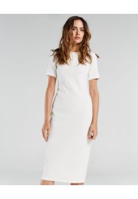 MARLU - Biała sukienka midi Crema. Okazja: na co dzień. Kolor: biały. Materiał: elastan, tkanina, wiskoza, prążkowany. Typ sukienki: proste, dopasowane. Styl: casual. Długość: midi