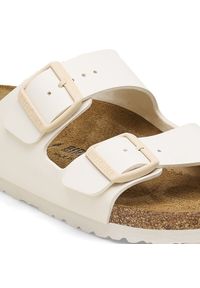 Birkenstock - BIRKENSTOCK ARIZONA BF EGGSHELL Klapki damskie. Okazja: na co dzień, na plażę. Kolor: beżowy. Materiał: skóra, jeans, materiał. Wzór: paski. Sezon: lato. Styl: klasyczny, casual, elegancki #2