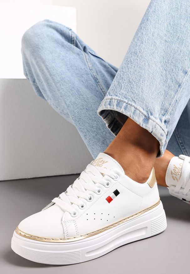 Renee - Biało-Beżowe Sznurowane Sneakersy na Płaskiej Podeszwie z Lamówką Fedat. Zapięcie: sznurówki. Kolor: biały. Materiał: jeans, skóra. Obcas: na płaskiej podeszwie