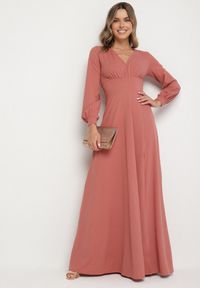 Born2be - Różowa Rozkloszowana Sukienka Koktajlowa z Bufiastymi Rękawami i Rozcięciem na Nogę Erqellia. Okazja: na imprezę. Typ kołnierza: dekolt w serek. Kolor: różowy. Styl: wizytowy #5