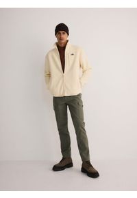 Reserved - Bawełniane spodnie cargo - ciemnozielony. Kolor: zielony. Materiał: bawełna #1