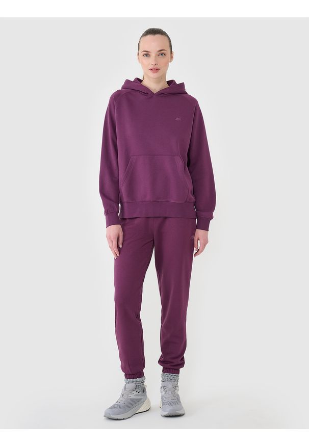 4f - 4F Bluza dresowa nierozpinana z kapturem damska - fioletowa XXL. Okazja: na co dzień. Typ kołnierza: kaptur. Kolor: fioletowy. Materiał: dresówka. Długość rękawa: raglanowy rękaw. Wzór: gładki, ze splotem. Styl: sportowy, casual