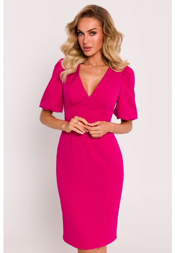 MOE - Elegancka ołówkowa sukienka dekolt V bufiaste rękawy fuksja. Kolor: różowy. Typ sukienki: ołówkowe. Styl: elegancki
