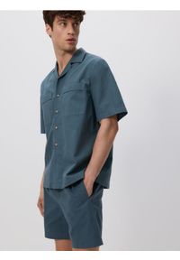 Reserved - Szorty slim z dodatkiem lnu - morski. Kolor: morski. Materiał: len