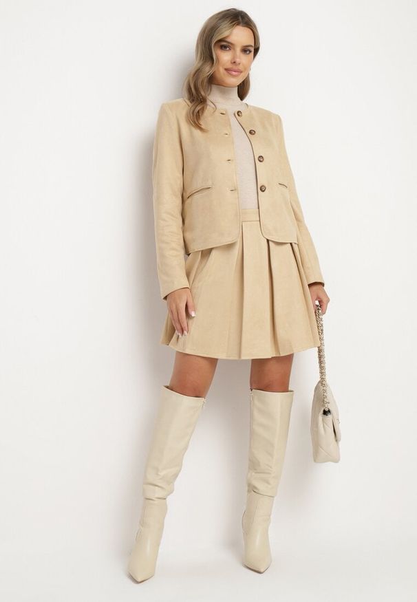 Born2be - Beżowa Plisowana Spódnica z Imitacji Zamszu o Rozkloszowanym Kroju Deorani. Okazja: do pracy, na spotkanie biznesowe. Kolor: beżowy. Materiał: zamsz. Styl: biznesowy