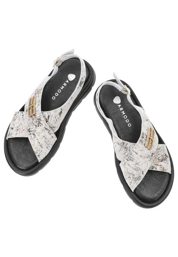 Złote Sandały Armodo Modne Obuwie Damskie. Okazja: na spacer, na co dzień. Zapięcie: pasek. Kolor: złoty. Materiał: skóra. Wzór: aplikacja. Sezon: lato. Styl: elegancki, casual