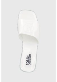 Karl Lagerfeld klapki JELLY BLOK HEEL damskie kolor biały na słupku. Kolor: biały. Materiał: materiał, guma. Wzór: gładki. Obcas: na słupku. Wysokość obcasa: średni #4