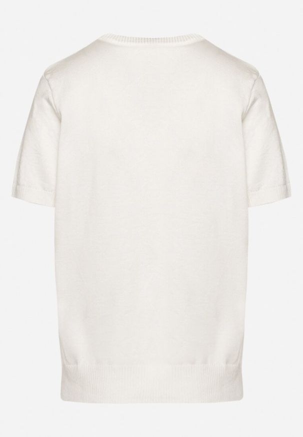 Born2be - Biały T-shirt Ozdobiony Naszywkami Perełkami i Cyrkoniami Karavia. Okazja: na co dzień, na spacer. Kolor: biały. Materiał: jeans. Wzór: aplikacja. Styl: klasyczny, casual