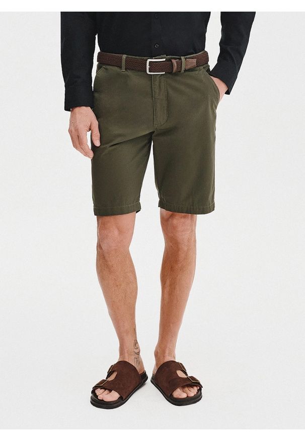 Pako Lorente - PAKO LORENTE - Bawełniane zielone szorty męskie. Okazja: na co dzień. Kolor: niebieski, beżowy, zielony. Materiał: bawełna. Wzór: gładki. Sezon: lato. Styl: casual