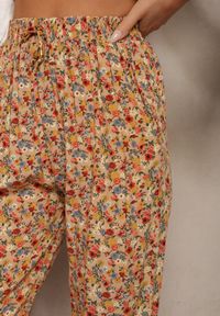 Renee - Ciemnobeżowe Spodnie w Kwiaty z Wiskozy z Gumką w Pasie Calariena. Kolor: beżowy. Materiał: wiskoza. Wzór: kwiaty #5